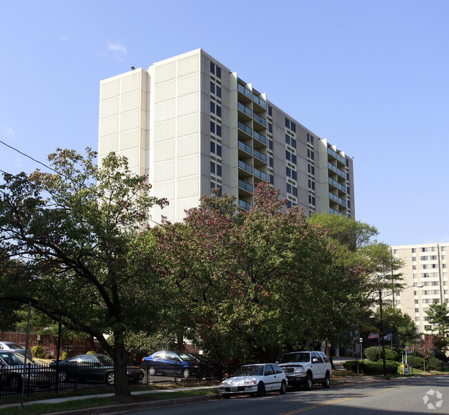 Primary Photo - Parc View Apartments