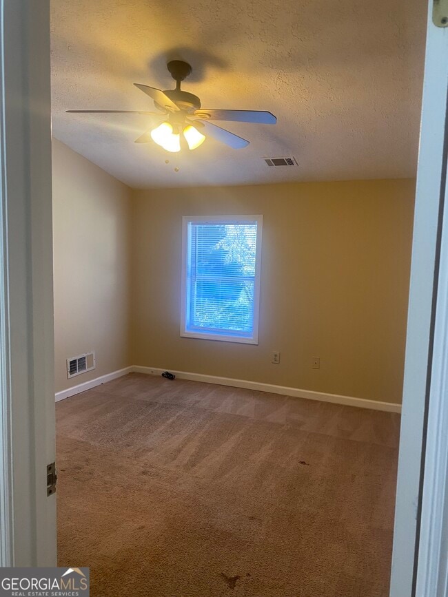 Building Photo - 218 Benton Fields