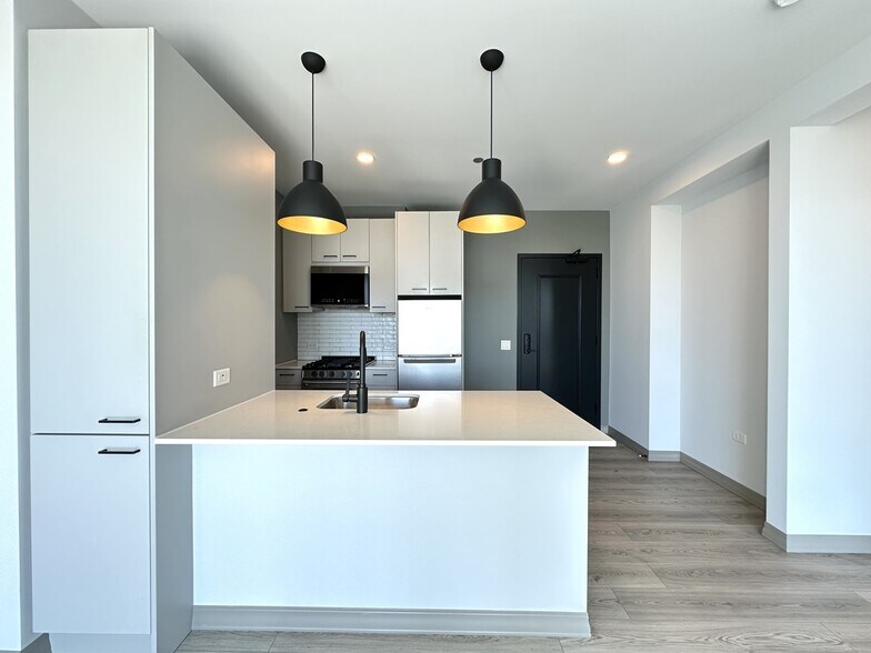 Building Photo - 2155 N Elston Ave