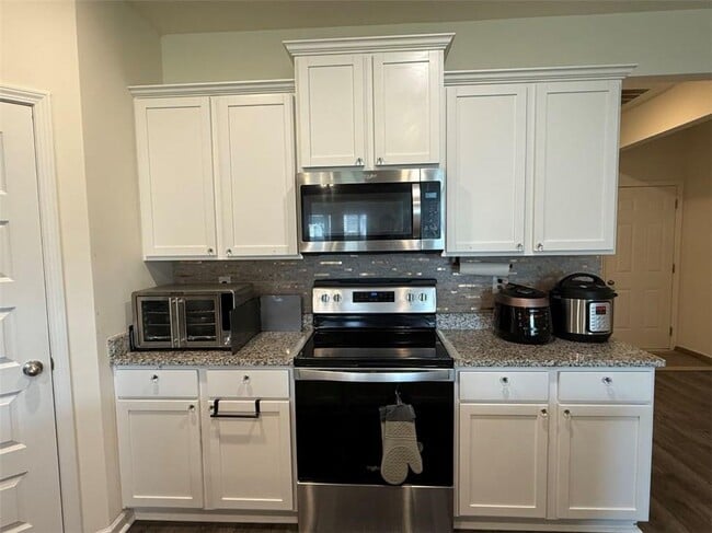 Building Photo - 2015 Waycross Ln