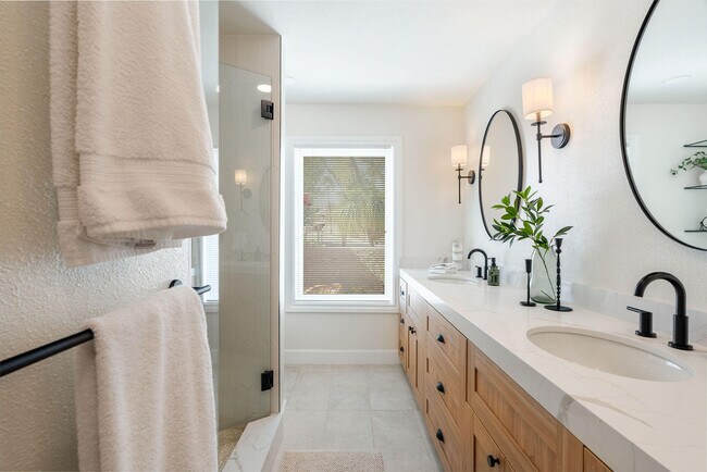 Building Photo - 48910 Noline Pl