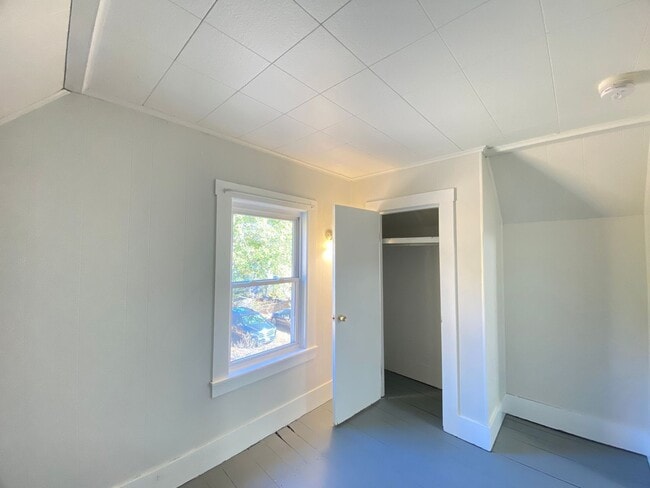 Building Photo - 348 Portland St