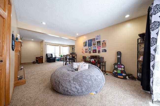 Building Photo - 5924 Idaho Ave N