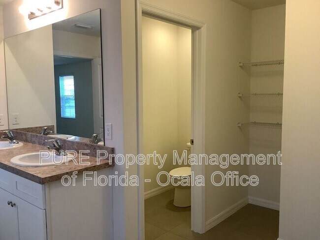 Building Photo - 2880 NE 43rd Rd