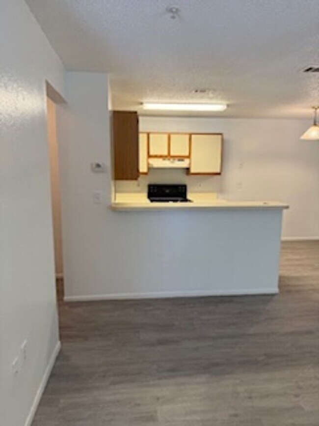 Building Photo - Landing - 974-303