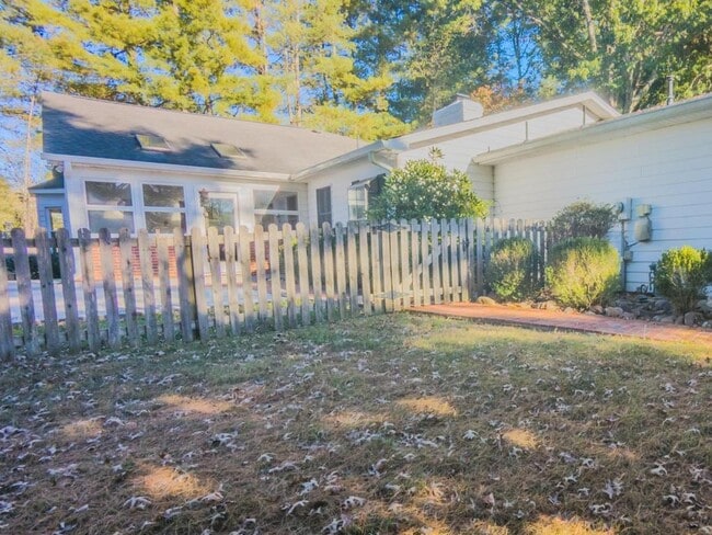 Building Photo - 122 Maxwell Dr