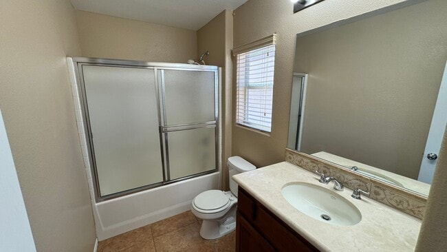 Building Photo - Welcome Home 2 master bedrooms