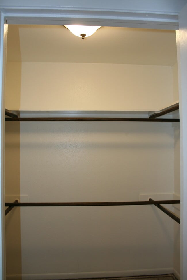 Building Photo - 2112 E Airline Rd