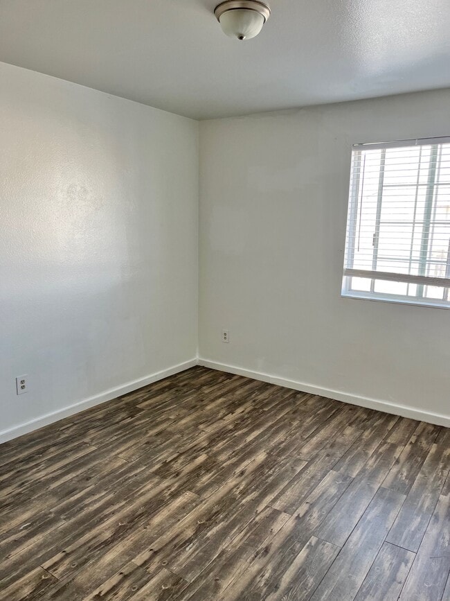 Building Photo - Pheasant Glen Town House #12