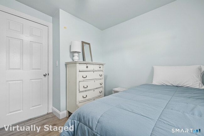 Building Photo - 108 College Pl