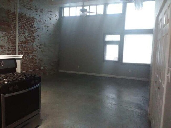 Building Photo - 427 N Brady St