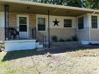 Building Photo - 2827 Brunswick Dr