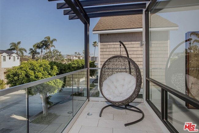 Building Photo - 2105 E Balboa Blvd