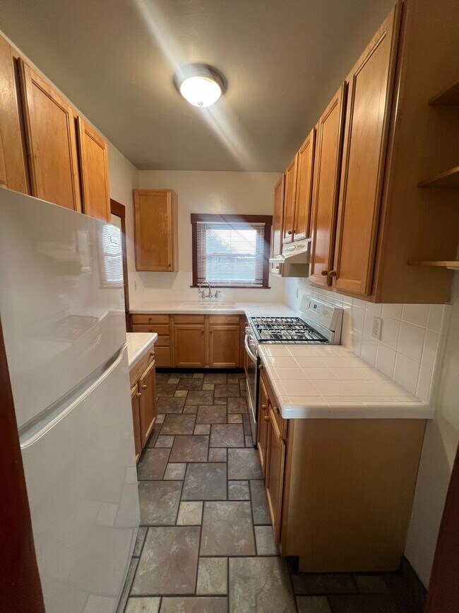 Building Photo - Charming 1 bed/1 bath unit in Golden Hills
