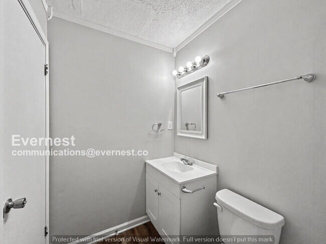 Building Photo - Limited Time Special Offer / 3 Bed, 2 Bath Home with Fenced Yard / Pet-Friendly / Available Now!