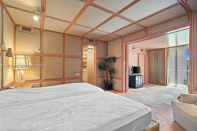 Building Photo - 11111 Biscayne Blvd