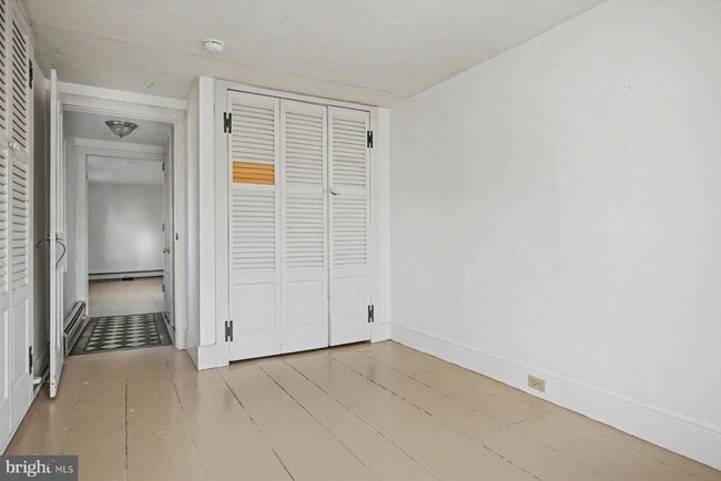 Building Photo - 739 Sergeantsville Rd