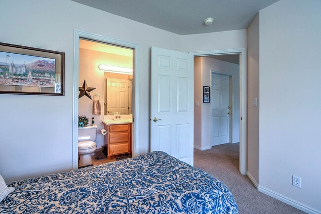 Building Photo - Fully Furnished Home. All utilities includ...