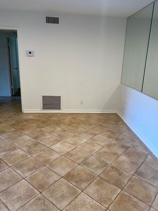 Building Photo - 25718 Hogan Dr