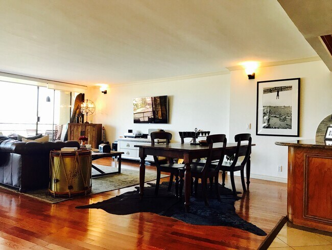 Building Photo - 4265 Marina City Dr