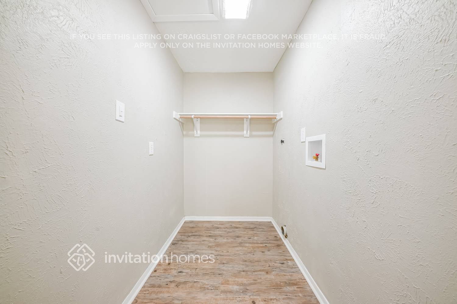 Building Photo - 3004 Albany Dr