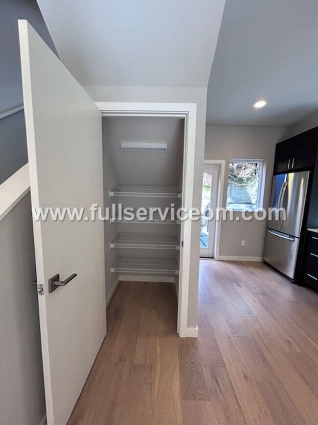 Building Photo - Contemporary 3 BD Mt. Baker Townhome! Location!!