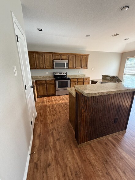 Building Photo - 7120 Echo Hill Dr
