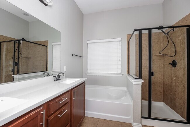 Building Photo - 656 Brooks St