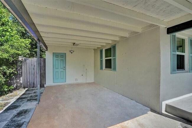 Building Photo - 1222 14th Ct S