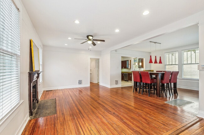 Spacious open concept living space - 2506 State St