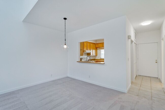 Building Photo - Cozy 1 Bed, 1 Bath Condo