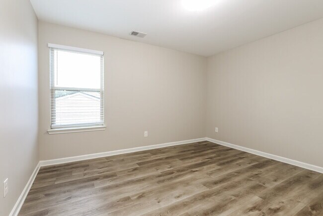 Building Photo - 2664 Calvary Dr