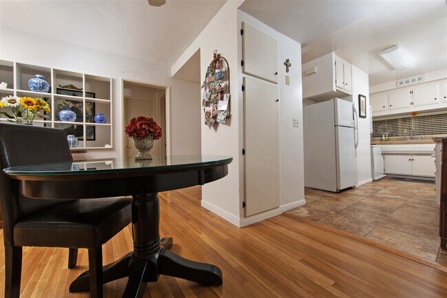 Building Photo - Bright 2BR/1.5BA Condo in Prime La Mesa Vi...