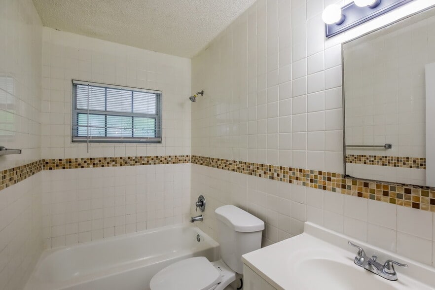 Building Photo - 357 NW 6th Ct