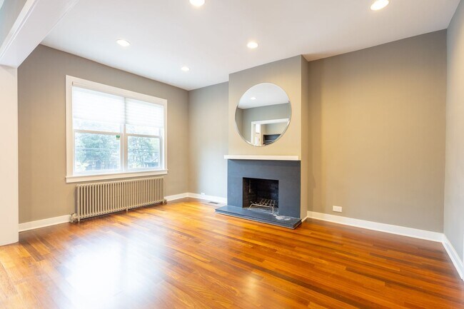 Building Photo - Beautiful 4 BR/3.5 BA Townhome in Cathedra...