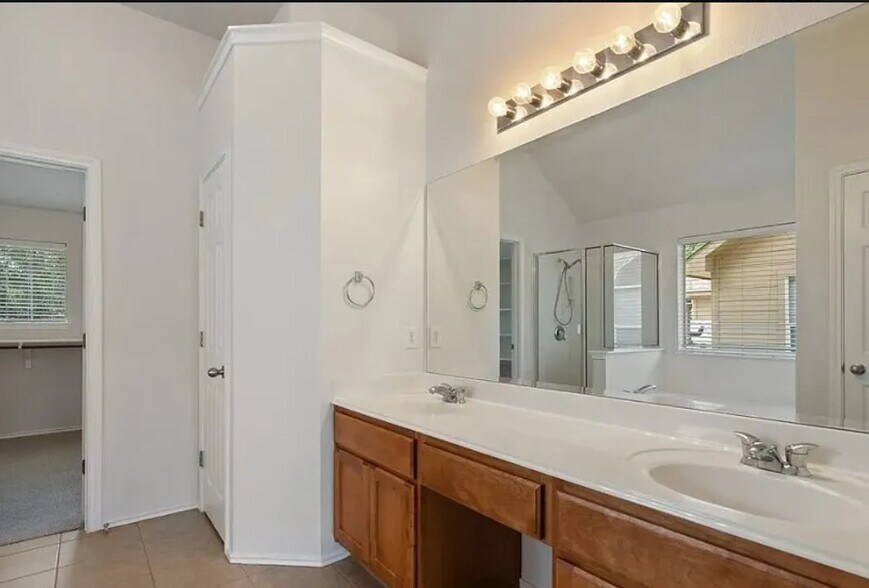 Building Photo - 10812 Casitas Dr