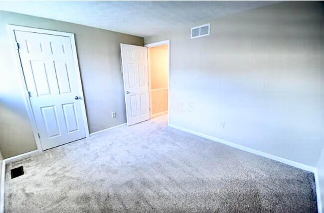Building Photo - 20 King Arthur Ct