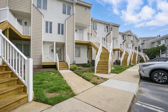 Building Photo - 100 Pinewood Rd