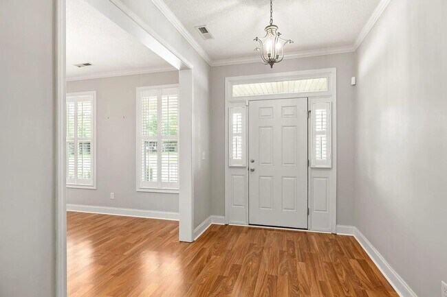Building Photo - 3225 Mayflower Ln
