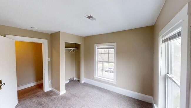 Building Photo - 716 Pearl St