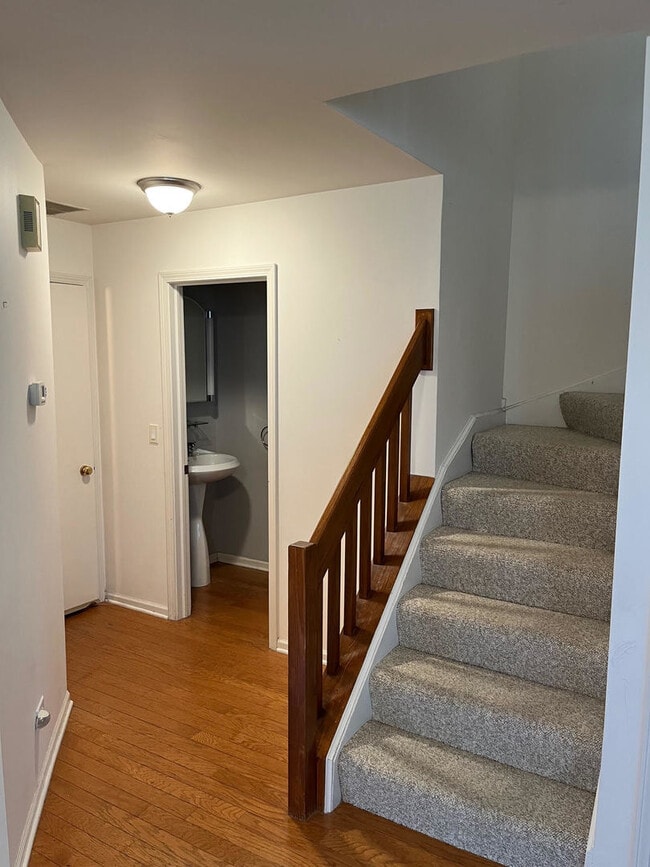 Building Photo - 1274 S Parkside Dr