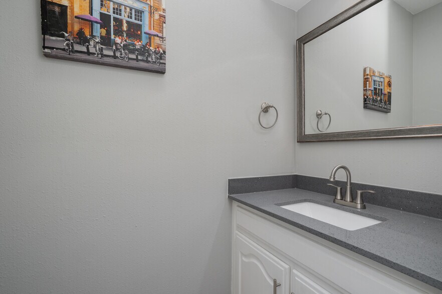 Building Photo - 317 Benjamin St