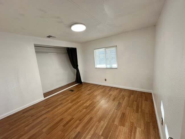 Building Photo - 44826 Orpington Ave