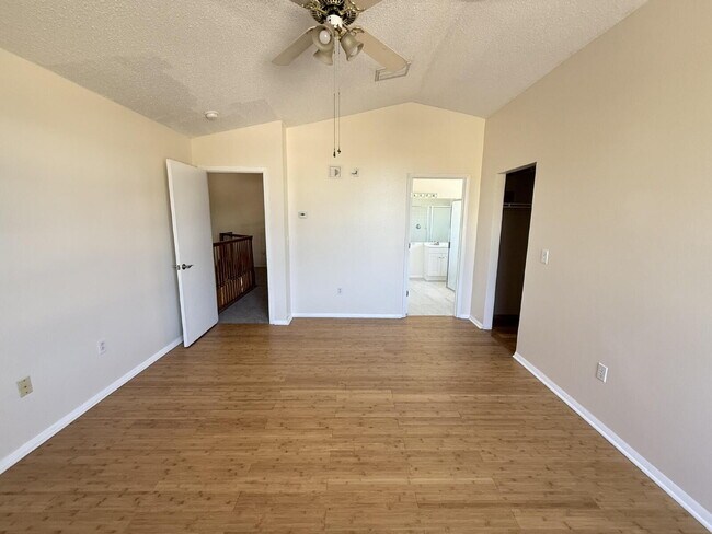 Building Photo - Beautifully remodeled 6 bedroom - 3 bath home in Summerfield Village