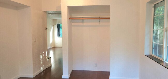 Building Photo - 42-KE642 N Bass Ct