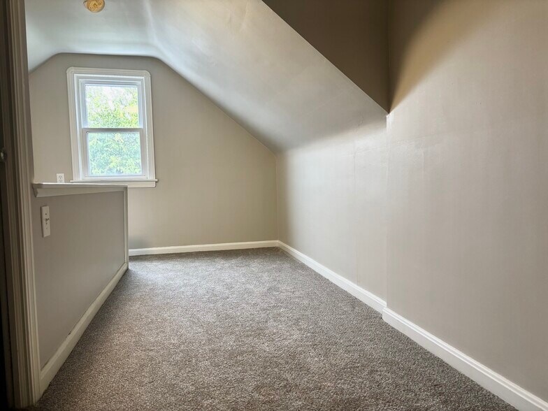 Building Photo - 3312 Brookview Blvd