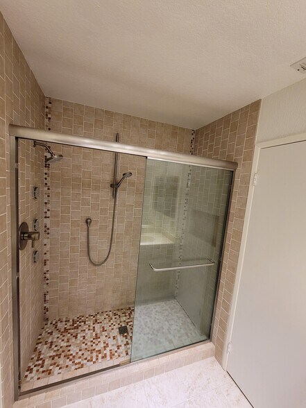 spare bath - 35 La Costa Ct