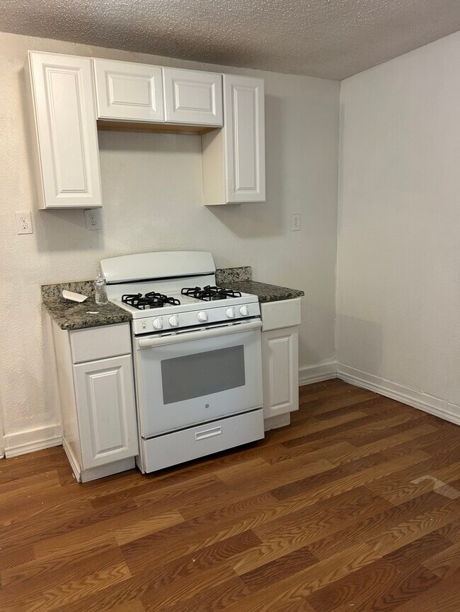 Building Photo - 3 bedroom house in Fort Worth for rent.