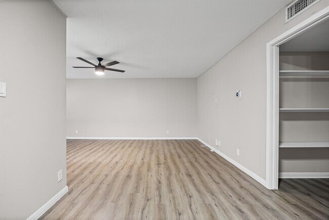 Building Photo - 1240 Barton Hills Dr