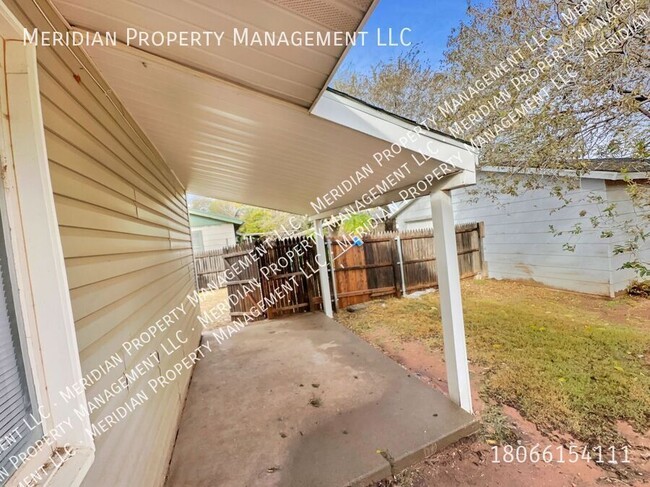 Building Photo - charming 3/2/2 in central Lubbock